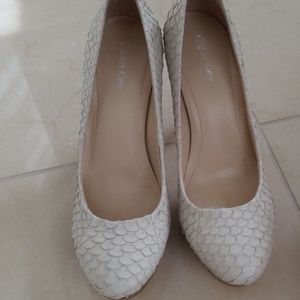 Calvin Klein Kendall Round Toe Pump